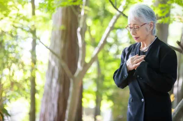 2025年最新版｜家族葬の費用と選び方を基礎から解説