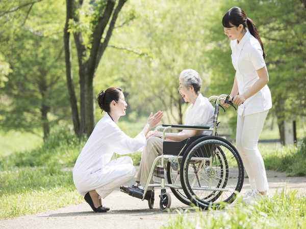 人気の有料老人ホーム一覧！費用・サービス・特色比較