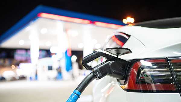 2025年版｜高齢者のEV購入で“最大140万円お得”にする最新攻略ガイド